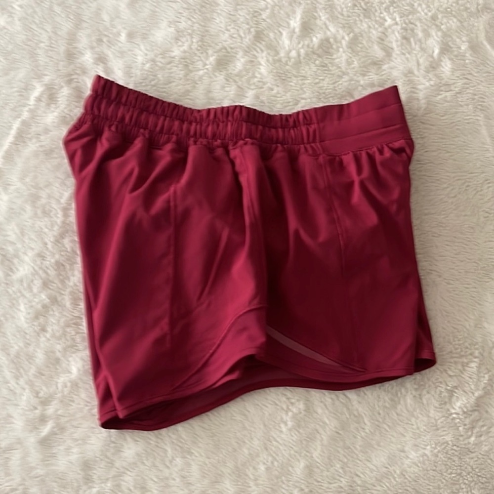 (NWT) Lululemon Hotty Hot Low-Rise Lined Short 4" - Picture 8 of 17